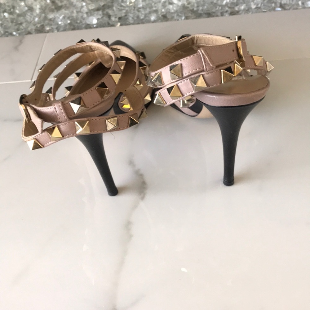Classic Valentino rock stud pumps - Picture 2 of 3